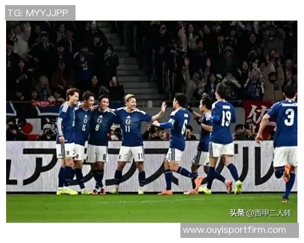 日本队3-0战胜玻利维亚球员们向执教百场的森保一献上祝福