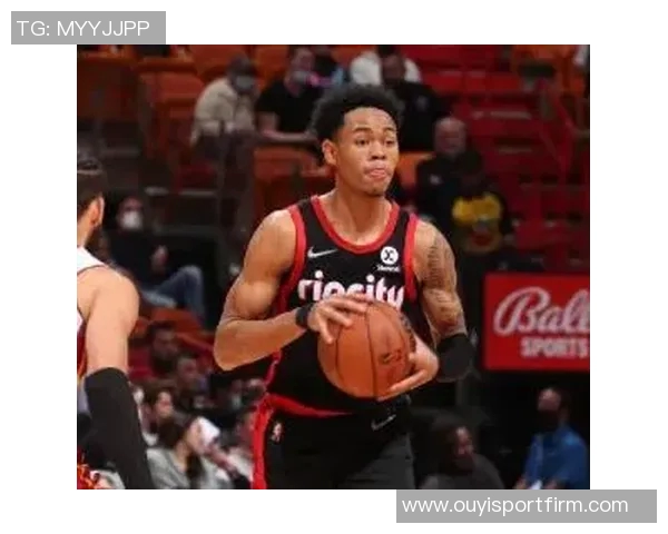 新援安芬尼西蒙斯首秀表现出色13投6中三分球命中率提升至29砍下18分3助攻