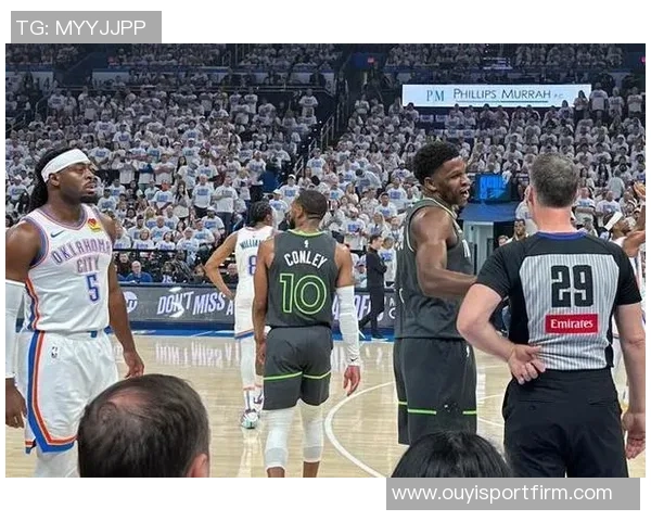 爱德华兹现场脱下比赛球衣赠送球迷令人惊叹的温暖瞬间