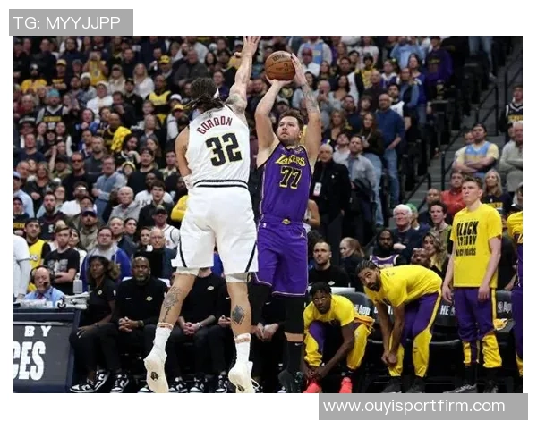 无詹与里对东契奇的影响分析雷迪克称他表现出色队友纷纷效仿